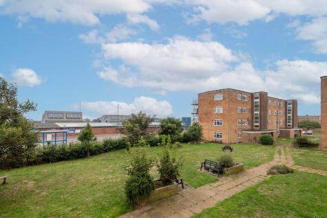 Butts Road, Southwick