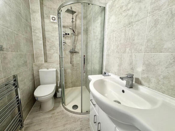 205682_RX596889_I...