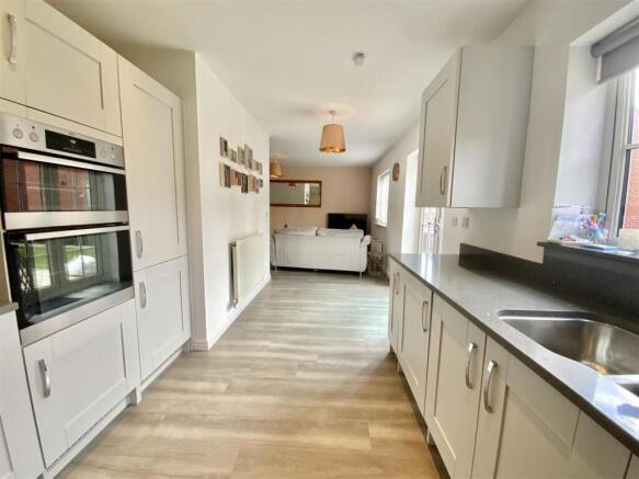 Kitchen/Family Room// Dining Room