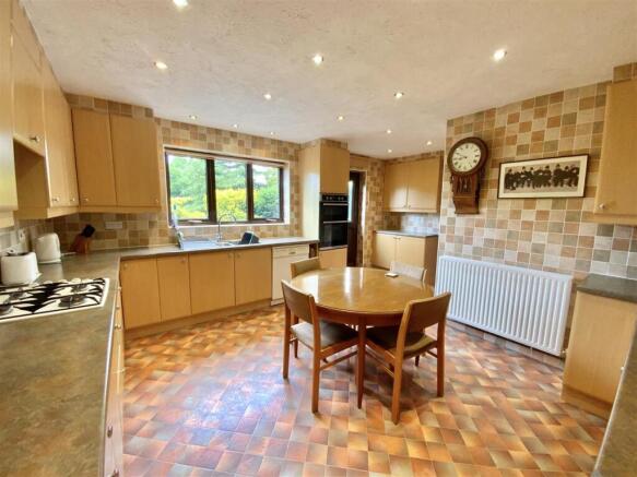 Kitchen/ Breakfast Room
