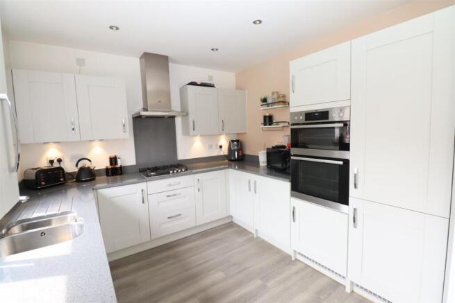 Kitchen/Family Room// Dining Room