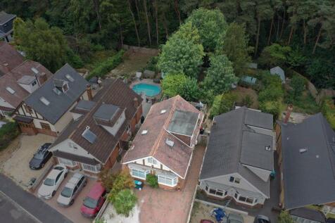 3/4 Bedroom Chalet Bungalow, Pine Vale Crescent, Redhill, Bournemouth