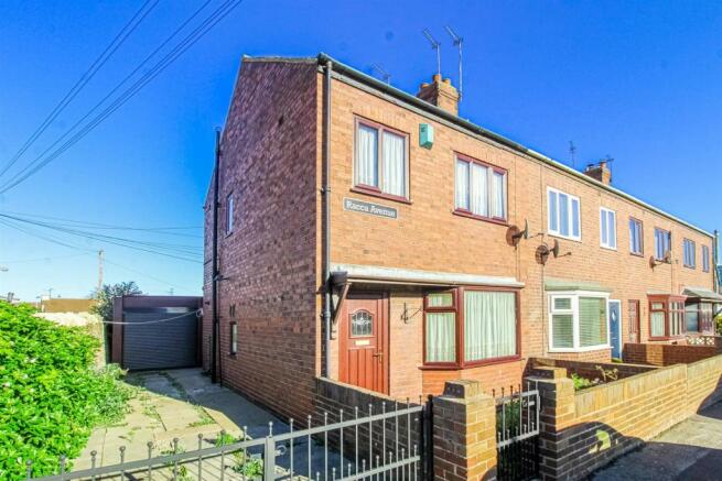 3 bedroom end of terrace house  for sale