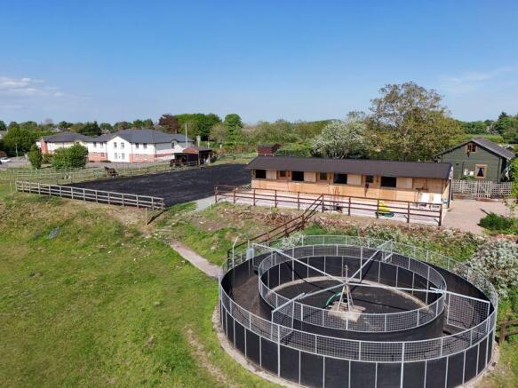 Training Ring/Manage/Stables