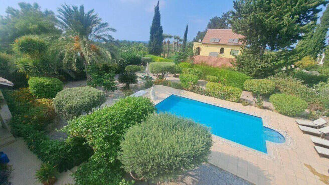 Pool, sea views