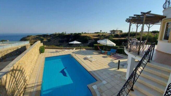Pool, frontline