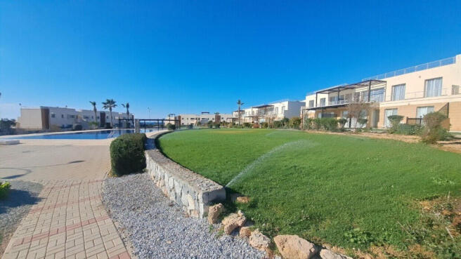 Exterior & Pool