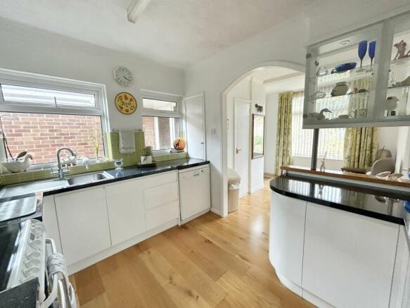 KITCHEN/BREAKFAST ROOM