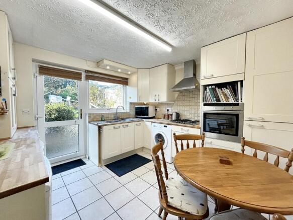 KITCHEN/BREAKFAST ROOM
