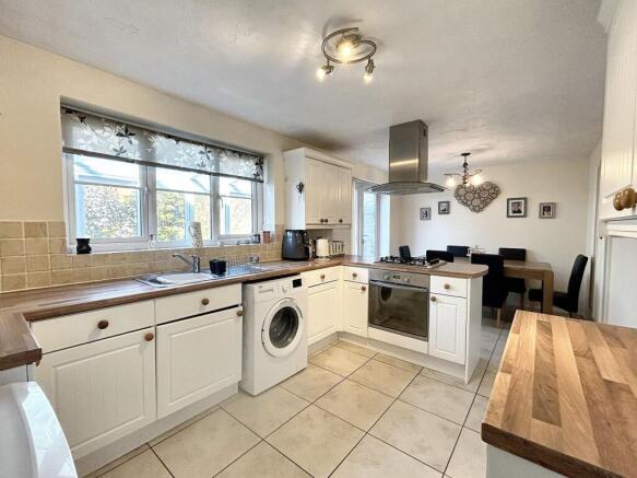 KITCHEN/DINING ROOM