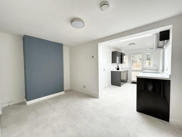 KITCHEN/DINING ROOM