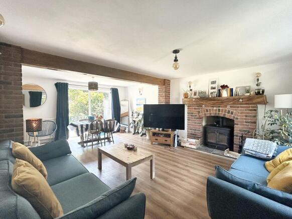 LOUNGE/DINING ROOM
