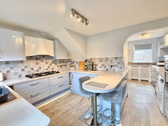 KITCHEN/BREAKFAST ROOM