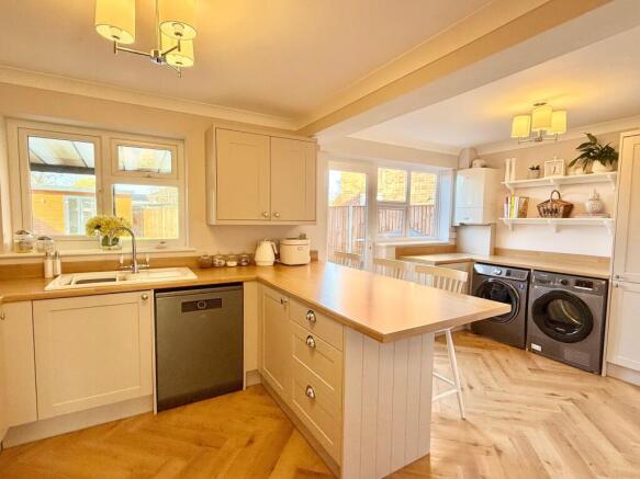 KITCHEN/BREAKFAST ROOM