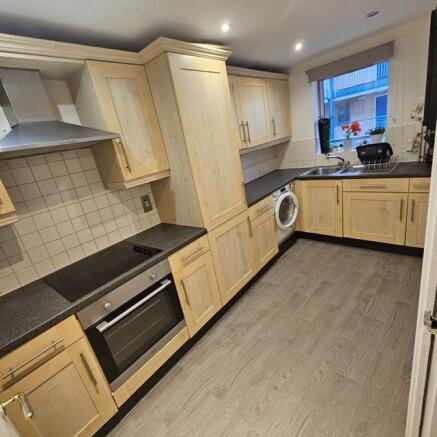 Kitchen 2 .jpg