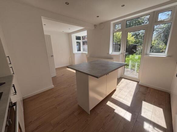 Kitchen/ Dining Room