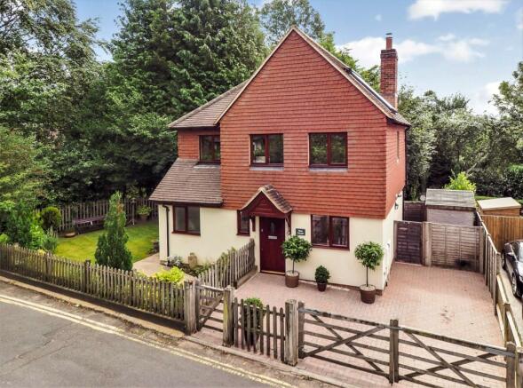 3 bedroom detached house  for sale Haslemere