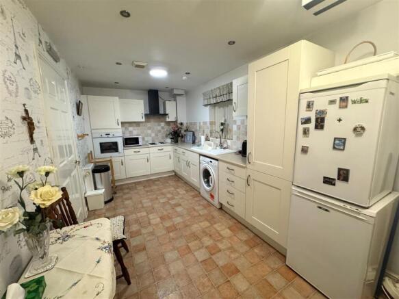 215 BPV kitchen.jpg