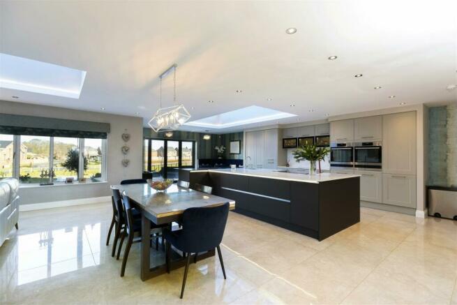 Open Plan Kitchen, Living and Dining Area