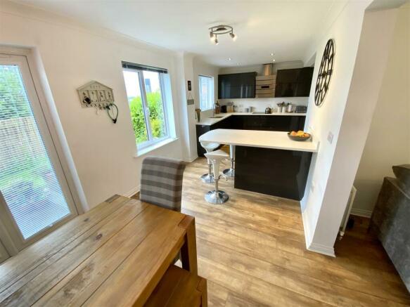 Open Plan Kitchen and Dining Room