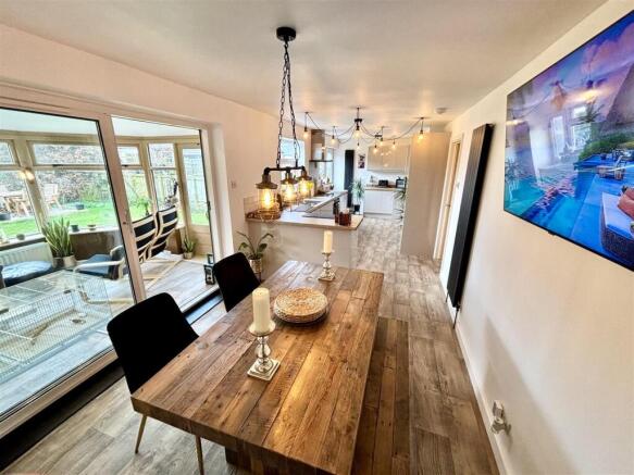 Open Plan Kitchen and Dining Room