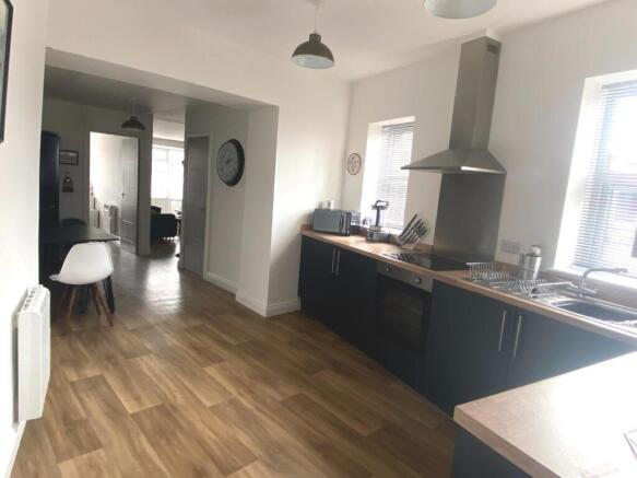 Kitchen2.JPG