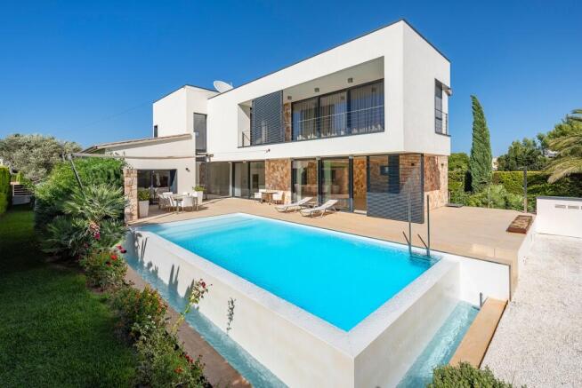 Exterior and Pool (1