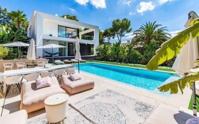 Exterior and Pool (1
