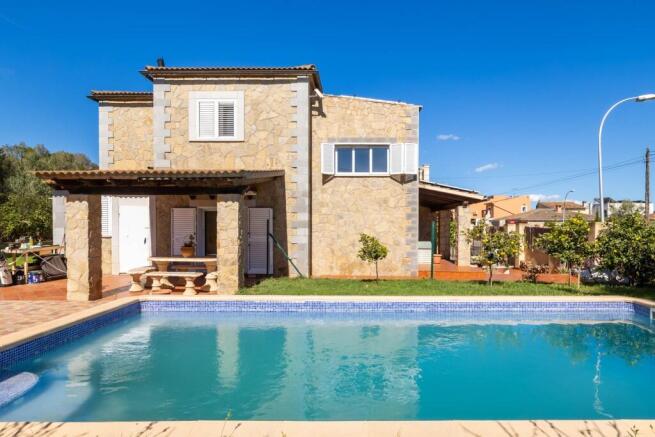 Exterior and Pool (1