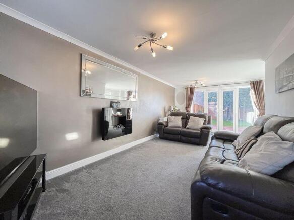 LIVING ROOM/DINER