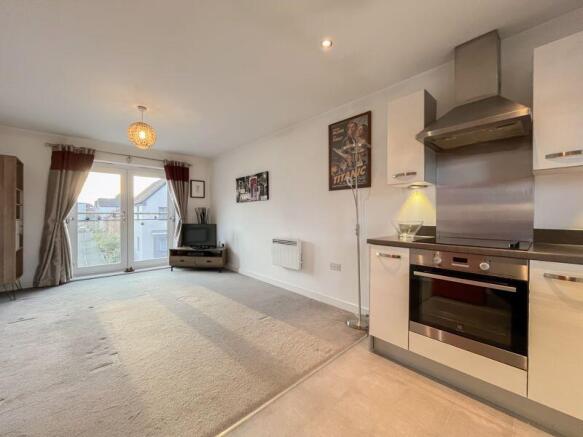 KITCHEN/LOUNGE