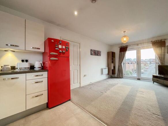 KITCHEN/LOUNGE