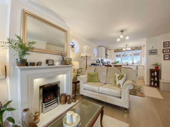 LIVING ROOM/DINER/KITCHEN