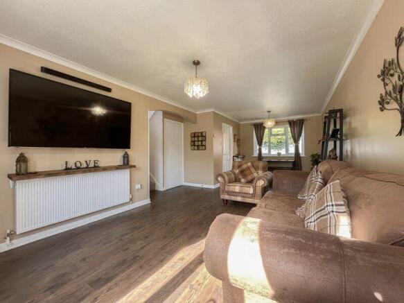 LIVING ROOM/DINER