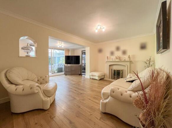 LIVING ROOM/DINER