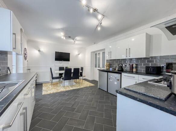 KITCHEN/DINER