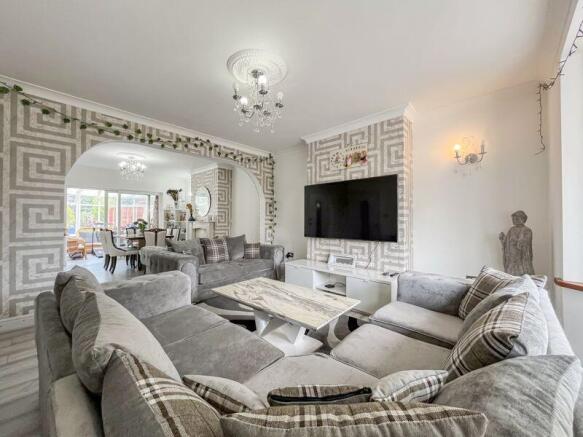 LIVING ROOM/DINER