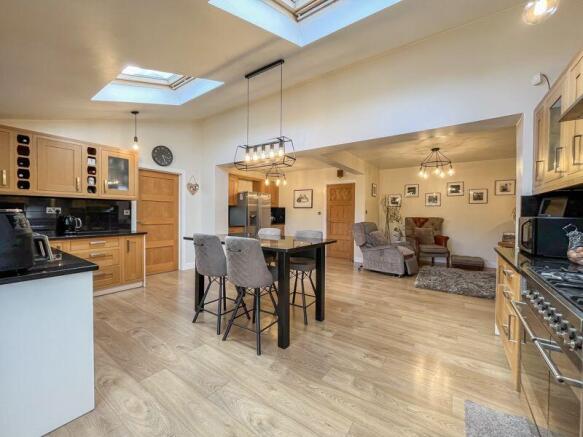 ENTERTAINMENT KITCHEN