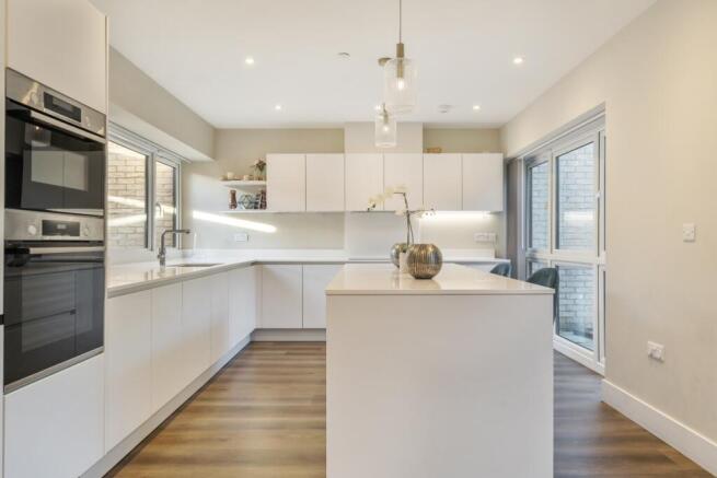 1385899-22-69272e...