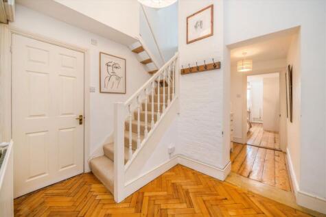 Schoolbell Mews, Bow