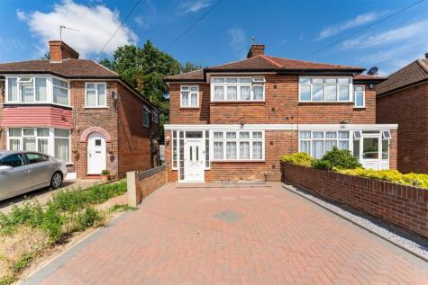 Avenue Crescent, Hounslow TW5