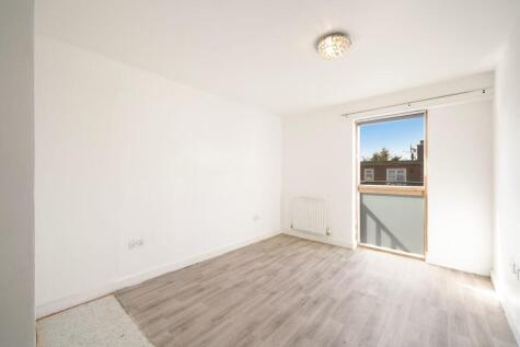 Thomas Cromwell Court, King Henry’s Walk, London N1 4NP