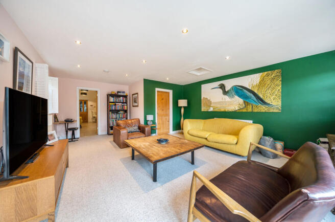 1328135-5-687944c...