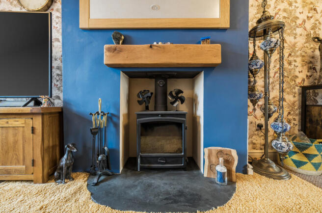 1374663-8-690b2af...