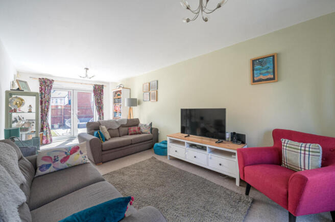 1296025-27-682c75...