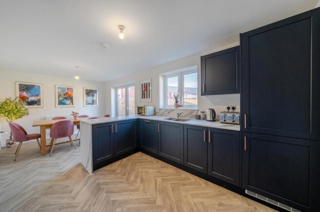 1382688-9-6925af6...