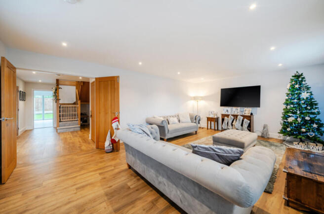 1383343-16-692dcd...