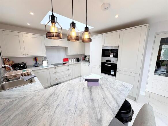 Kitchen e.jpg