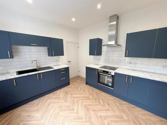 Kitchen b.jpg