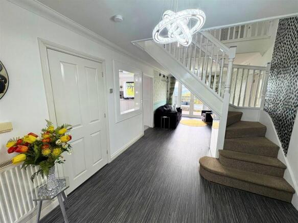 Hallway b (edit).jpg